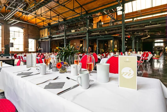 Gedeckter Tisch zum Sonntagsbrunch in der Eventhalle Da Capo