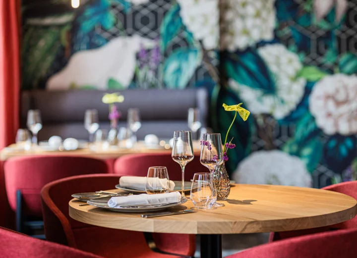Gedeckter Tisch im Restaurant Michaelis