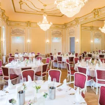 Gedeckte Tische im Herrenhaus Möckern