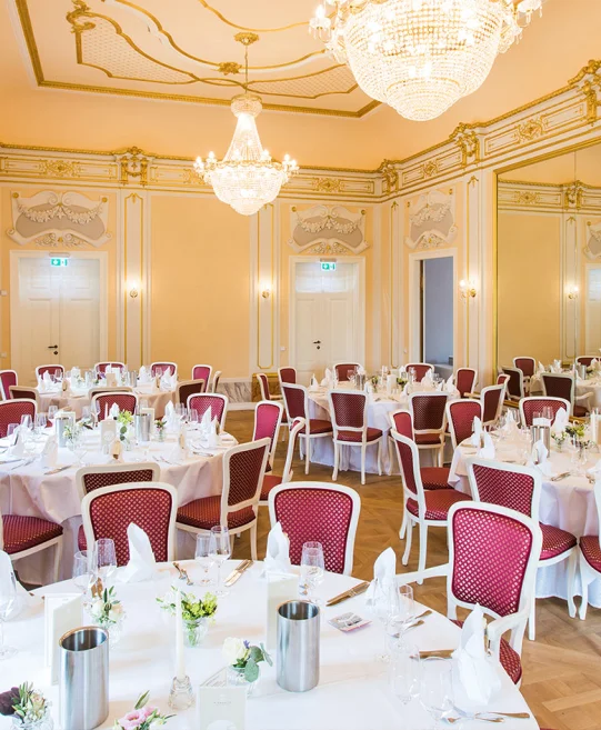 Gedeckter Tisch im Herrenhaus Möckern
